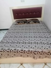 سرير • بمخزن