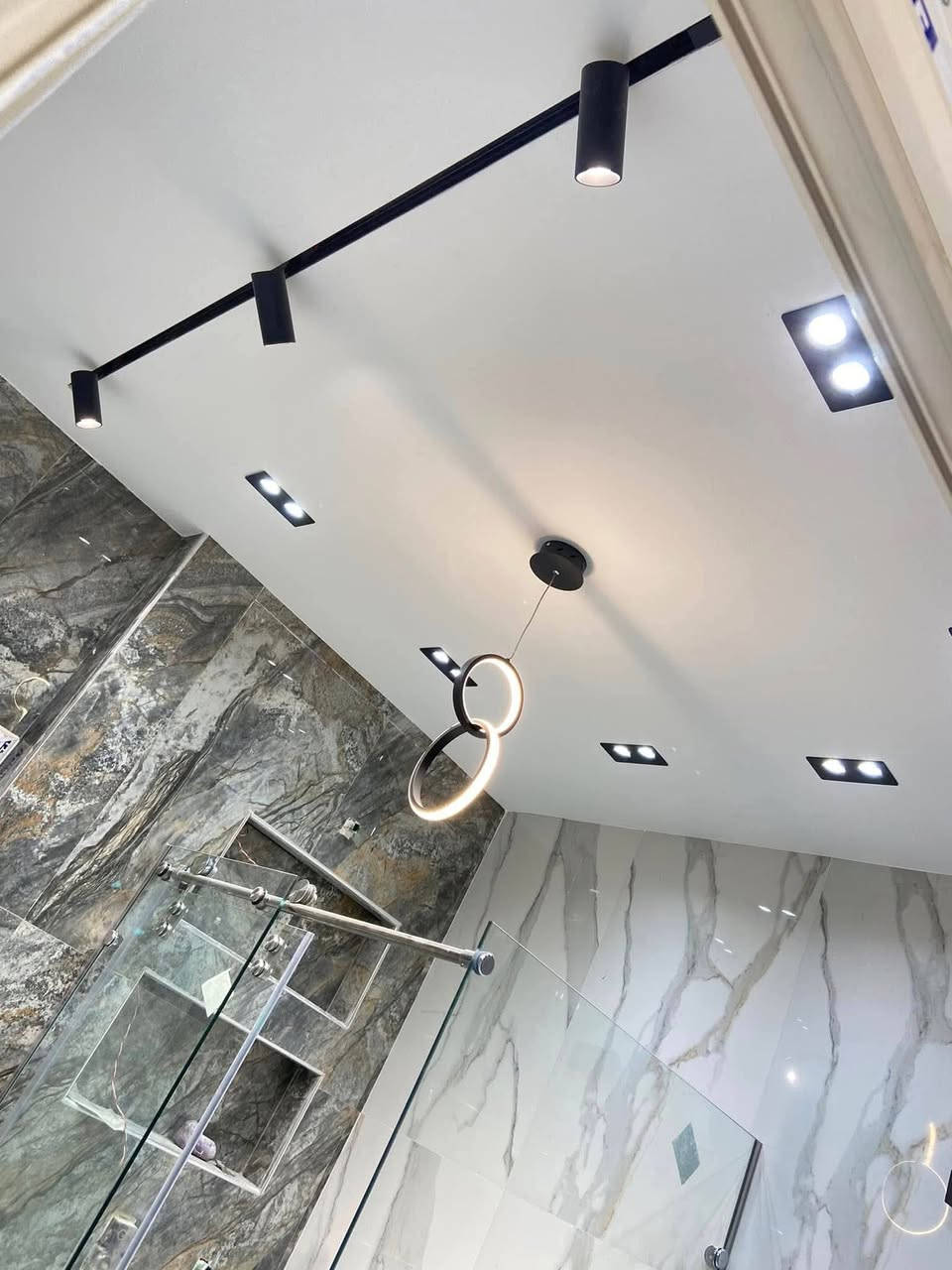 أعمالنا إقليم كردستان أربيل جبس بورد وصبغ وطلس ورق جدران ***********
