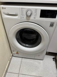 غسالة LG • ٨ كيلو • نظيفه