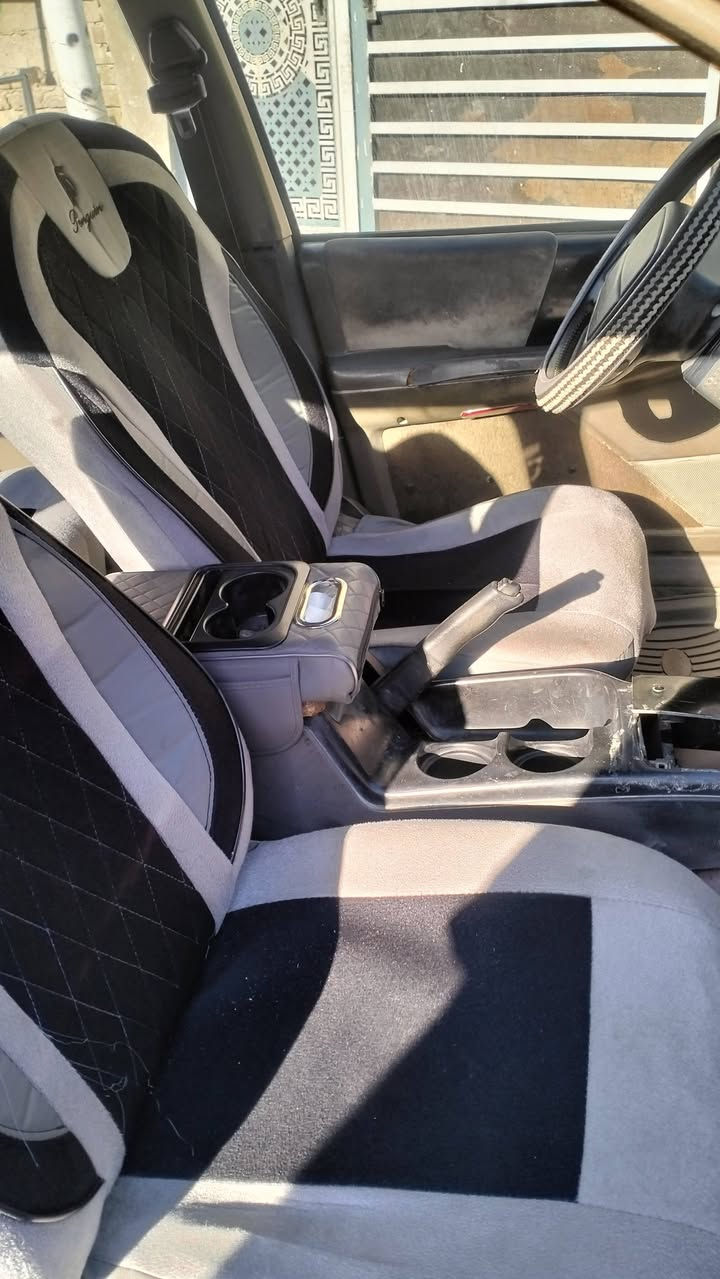 السلام عليكم جيب شيروكي موديل 1994كفاله قطره صبغ مابيها ولا ضربه بس خشم الجاملغ موضح  بالصورة الباقي كفاله عامه مكينه وكير حاويه هسه شادهن تخم تاير كهربائيات كلها شغاله شاشه سماعات مضخم الصوت صدر امامي جديد والخلفي بس الاكسل بي صوت السعر 48وبيها مجال رقم بغداد الحبيبيه قرب منظمة بدر موبايل ***********
