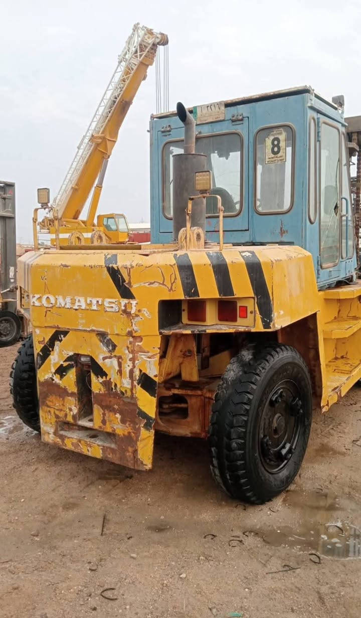 رافعة كوماتسوا فول نظافة عشرة طن رقم وسنوية بصرة جديدة للأستفسار الأتصال على الرقم الآتي : *********** او ***********
