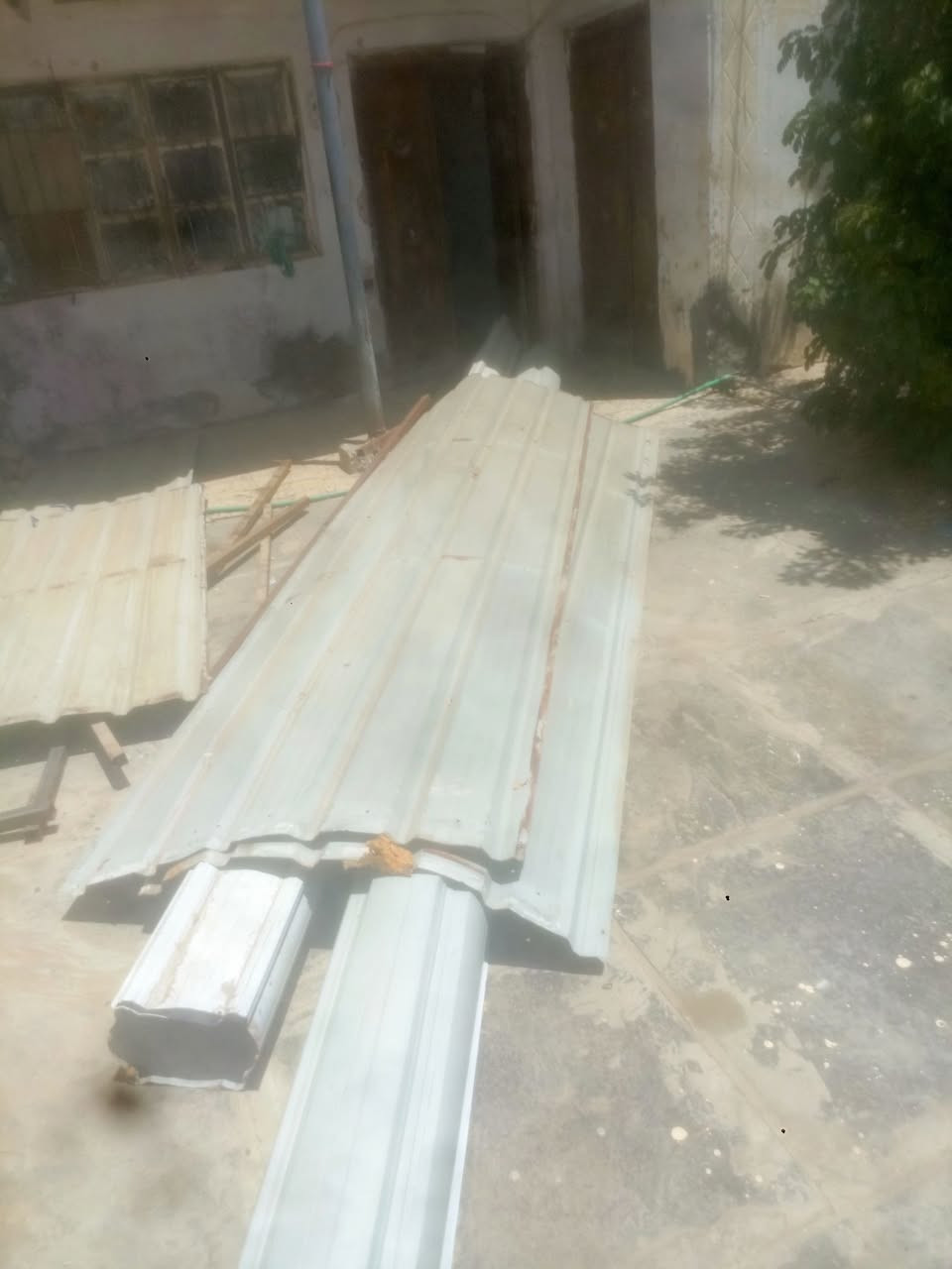 بيع مستعجل حديد+جنكو مال قمريات عدد 3مفتوحات وحده 4×4 والثانيه 2×6والثالثه2×4 بسعر مناسب  ***********
