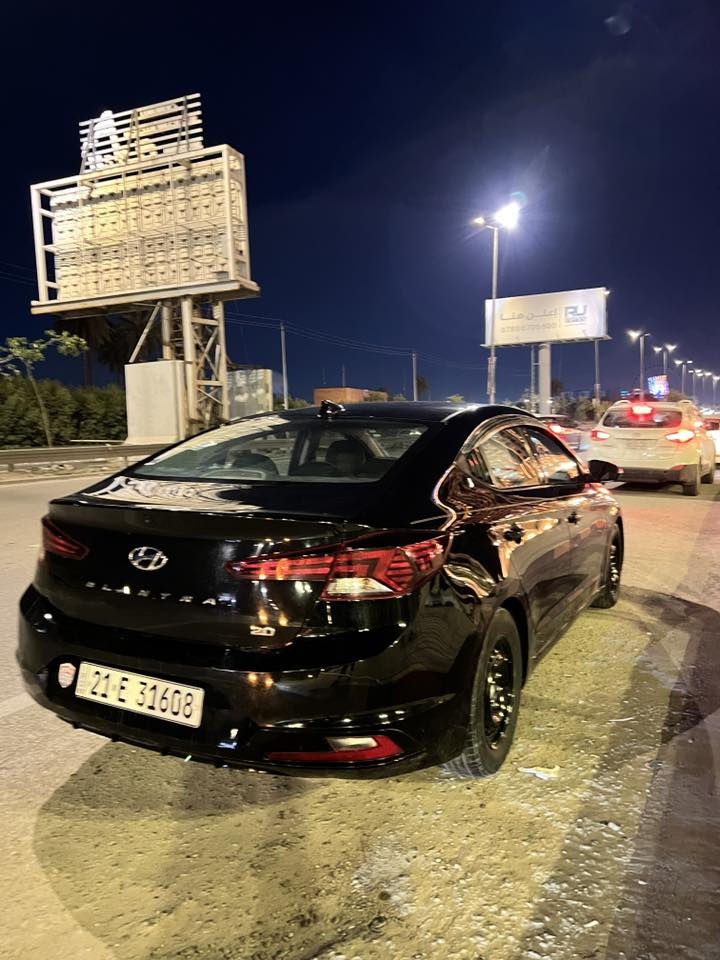 السلام عليكم  النترا 2019 بدون ايرباك رقم سليمانيه بأسمي رقم وهزه جديده قبل اسبوع مسويهن صور الحادث والسونار بالمنشور بدون لغد ولا شاصي ولا اي دواخل مناقصه اي شي حته دهن قبل يومين مبدل ايرول اصلي الف متصرف عليهه سياره فول مواصفات كير ايتي عدا الفتحه رادار امامي وجانبي وباقي مواصفات المعروفه 
السعر  130 وبيه مجال كلش بسيط مكاني بغداد حي الاعلام رقم ***********
