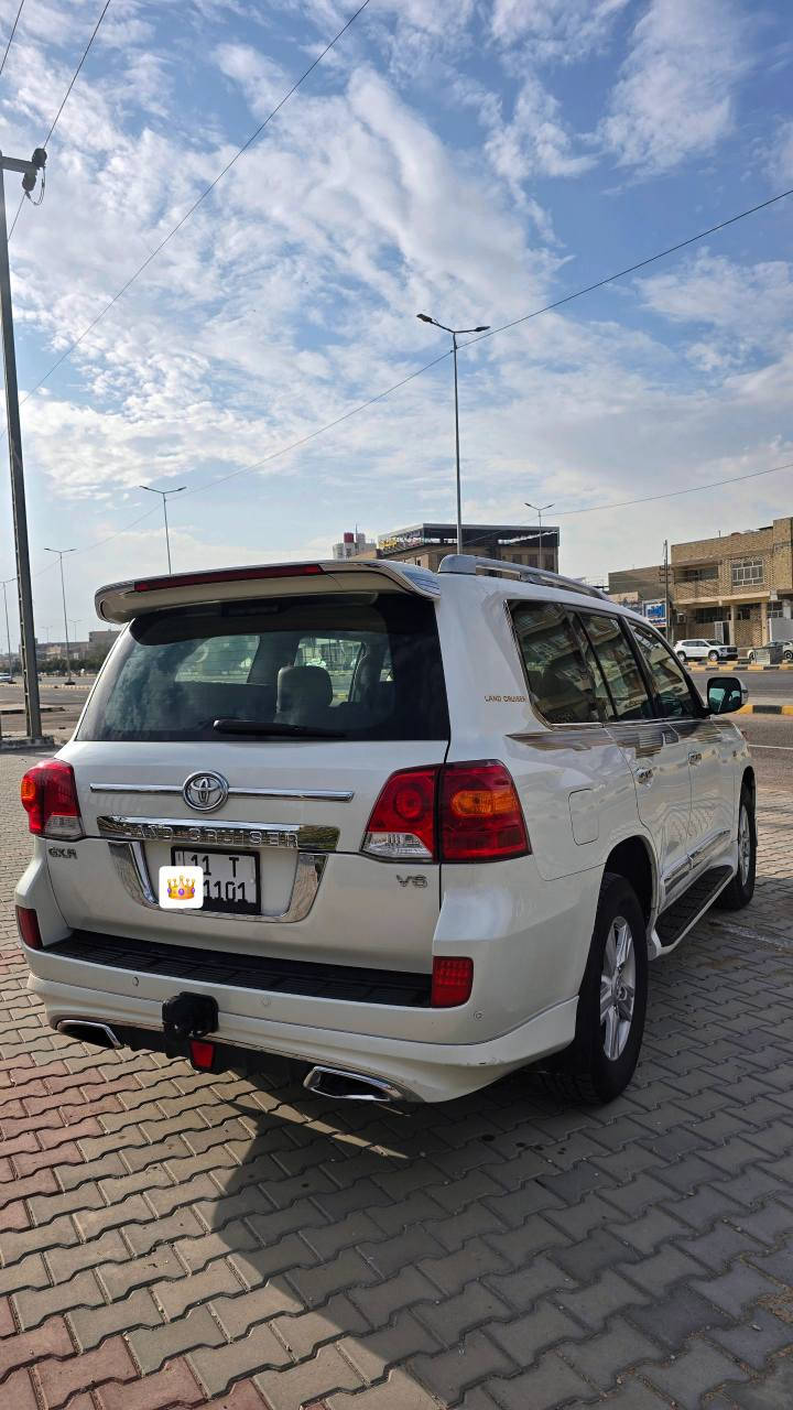 لاندكروز GX.R موديل: 2009 محدثة 15 
***********
لبيع او مراوس 
سعر 285 ورقة 
السياره جديده كلش احلى
من صور
رقم بغداد  بأسمي هزة ما ساقطة 
فئة GX.R فول مواصفات 1/1 
المواصفات: 
كاميرا خلفية
فتحة سقف (سلاید)
كشنات جلد مشمشي
حساسات 
لايتات LED زنون اصلي 
ثلاجة
تحكم ستيرن جهتين 
المحرك:
6 سلندر
الموقع سيارة نجف ورقم سيارة بغداد 
قطعتين صبغ جمالغ امامي صبغ وباب خلفي صبغ 
وباقي مكفولة كفالة عامة النجف, العراق
