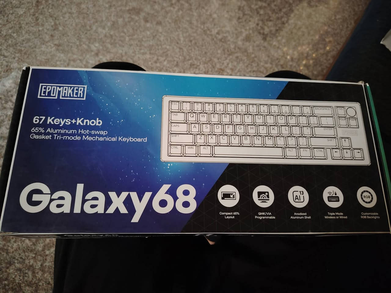 السلام عليكم
⌨️ Epomaker Galaxy68 Tri-Mode — Green Edition 💚🔥

واحد من أفخم وأقوى كيبوردات الـ65% حالياً، تصميم Premium بالكامل مع خامات ألمنيوم ثقيلة وإحساس كتابة احترافي جدًا.
الكيبورد مو مجرد شكل، فعليًا أداءه قوي وسريع ومناسب للـGaming والشغل الطويل والكتابة اليومية.

✅ Tri-Mode Connectivity
• Bluetooth
• 2.4GHz Wireless
• USB-C Wired

✅ Aluminum Body ثقيل وفخم
✅ Gasket Mount + طبقات عزل صوت تعطي صوت Creamy مرتب 🎧
✅ Hot-Swappable — تبدل السويتشات بسهولة
✅ RGB احترافي + Side Lighting محيطي
✅ بطارية 6000mAh قوية جدًا 🔋
✅ Polling Rate 1000Hz للألعاب السريعة
✅ PBT Keycaps أصلية وخامة ممتازة
✅ QMK/VIA Customization للتخصيص الكامل

✨ الكيبورد جديد بالكامل، فقط مفتوح للتصوير والفحص والتأكد من كلشي شغال 100%.

اللون الأخضر بالحقيقة يطلع أفخم وأرتب من الصور 🔥

السعر: 115 الف وبيه مجال بالمعقول
الموقع: بغداد / حي الجامعة

للمهتم مراسلة خاص 📩


**إذا كنت صاحب هذا الإعلان وتريد حذفه لأي سبب، رجاءا أرسل رسالة إلى الدعم الفني**