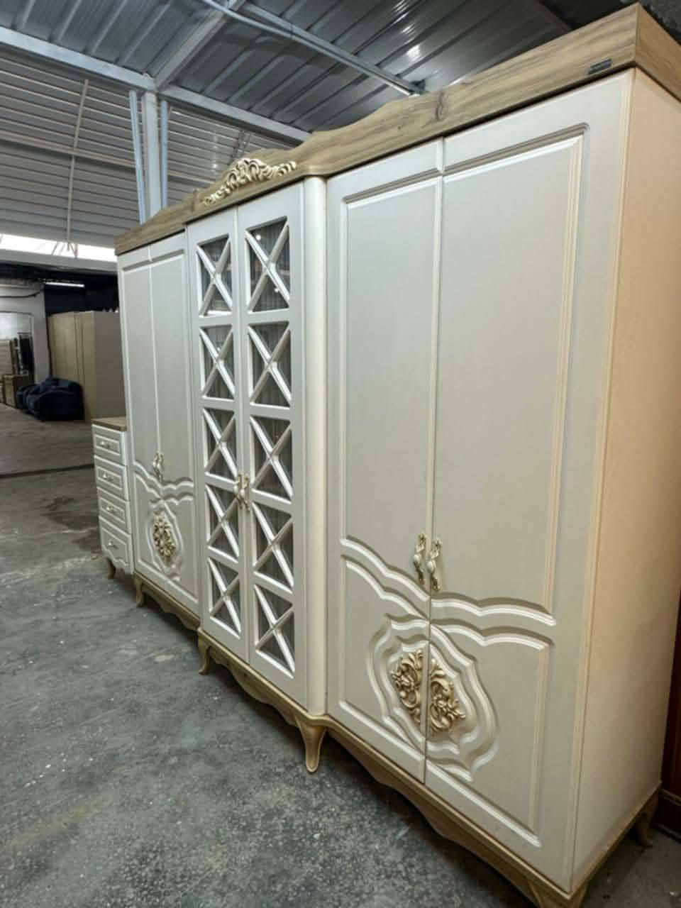 ✨ غرفة تركي كانتري زان الأصلي 8قطع 
نظام ابواب 
سرير مخزن عملي 
 قماش وتر بروف أصلي
✨  نظافته 100%100
السعر  / مليون و350
 شد ونقل مجاني داخل بغداد
توصيل للمحافظات بأسعار رمزية


**إذا كنت صاحب هذا الإعلان وتريد حذفه لأي سبب، رجاءا أرسل رسالة إلى الدعم الفني**