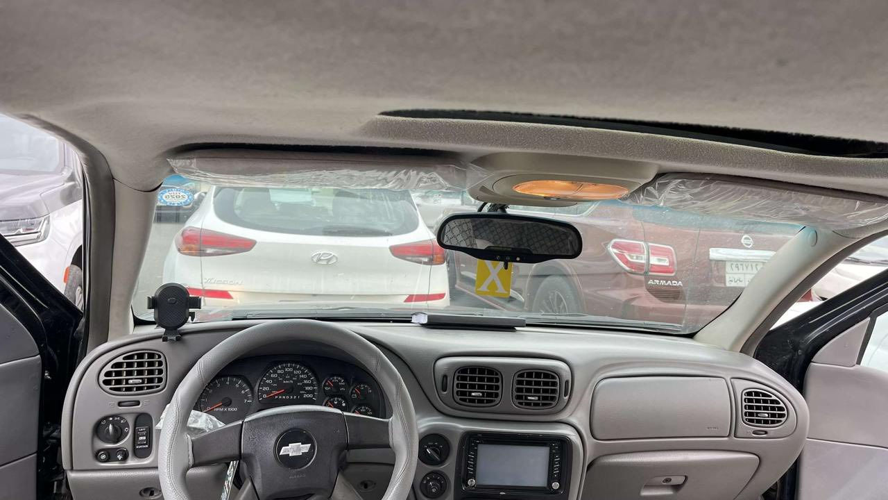 السلام عليكم
بلايزر ٢٠٠٧ مواصفات LS 

مكفوله من الصبغ والضربه 

فتحه سقف 

شاشه اعطال 

تبريد قطعتين 

منضومه تبريد جديده 

باتري جديد

تخم تاير جديد 

سياره جاهزه 

سياره نضيفه 

رقم سليمانيه  الجديد تحويل مباشر 

السياره موجوده بغداد 

السعر ١١٠ 

***********
