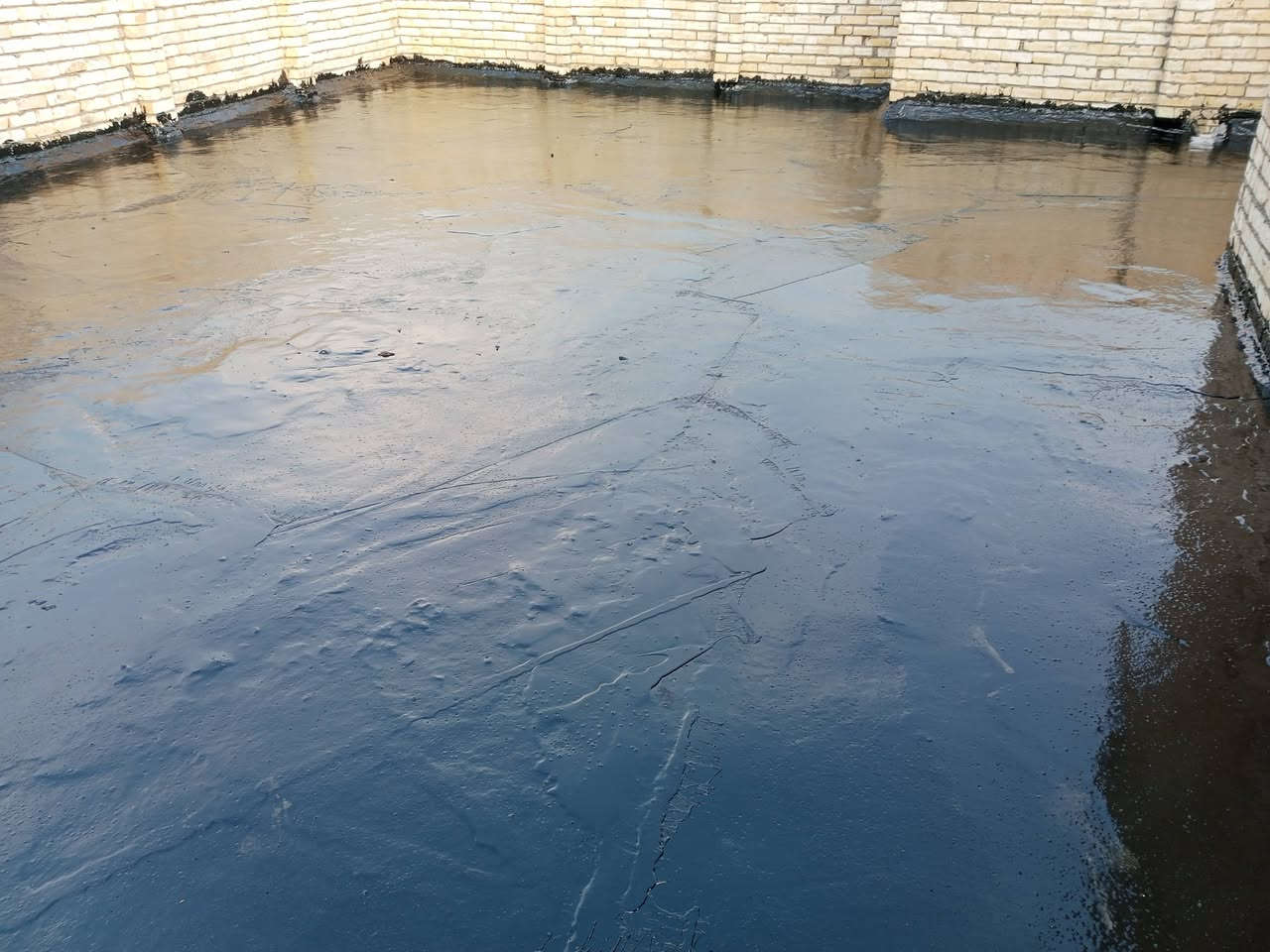 السلام عليكم يوجد جير لتجير السطوح والساسات سعر برميل 60الف كرسته وعمله الي يريد يجي خاص وبيه خير ويدلل أو يدك على رقم ***********. ***********
