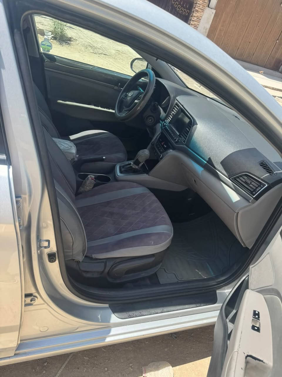 النترا موديل 18 وراد امريكي  حادثها جاملغ وبنيد رقم  بابل دولي سنويه مجدده هزه جديده السياره رادار شاشه جبيره كامره خلفيه انضمه قياده 
عارضها120 وبيها مجال 
مكاني حله 
***********
