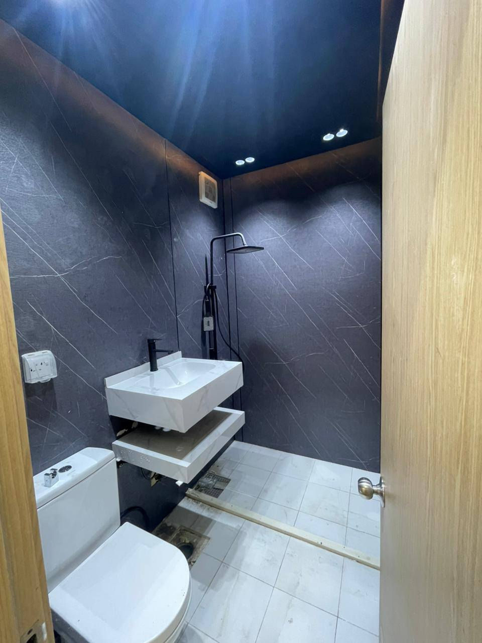 سلام عليكم الى أهالي بسمايه اهلنا وناسنه الطيبه يوجد لدينا كادر كامل متخصص فتح وشد جميع أنواع الغرف تركي صيني عراقي وجميع أنواع الغرف وصيانه كامله   لدينا كادر كامل لتنضيف وغسل الشقق مؤثثه او ستلام جديد وغير تنضيف وغسل ساحبات باحدث المواد تنضيف شامل للشقه تستلم شقتك جديده بأنسب السعار مراسله خاص او أتصال *********** سراج محمد
