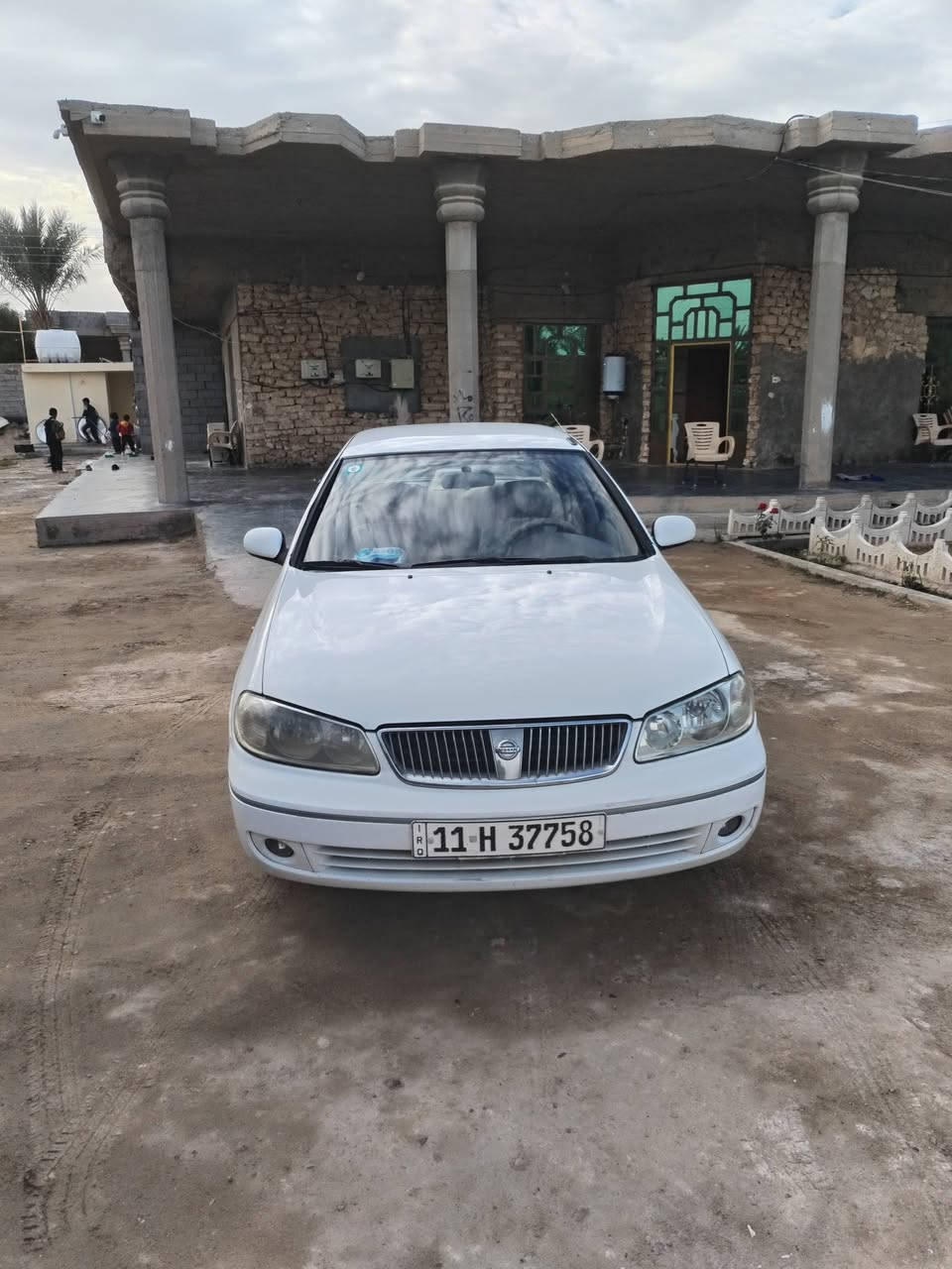 نيسان سني محرك ابيض 2009 بدن ضربه بدون صبق على وضع الشركة تخم تاير رقم انكليزي رقم بغداد هزاع صار شهر السياره بسم صاحبه اسعر 115 ورقه وبيه مجال شويه 
أخوان اني مكلف بل النشر هاذا رقم صحاب السيارة *********** ابو حسين مكان السياره فلوجه الكرمه
