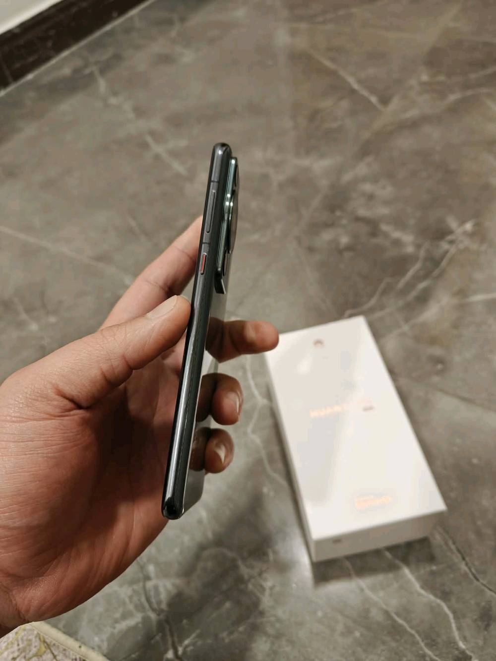 سلام عليكم 
هواوي بي ٦٠ برو 
ذاكر ة ٥١٢ عشوائي ١٢
بطارية ١٠٠ مستخد قليل نظيف الجهاز 
النسخة الصيني سعره ٤٥٠ او مراوس بايفون ١٣ برو 
مكاني كربلاء