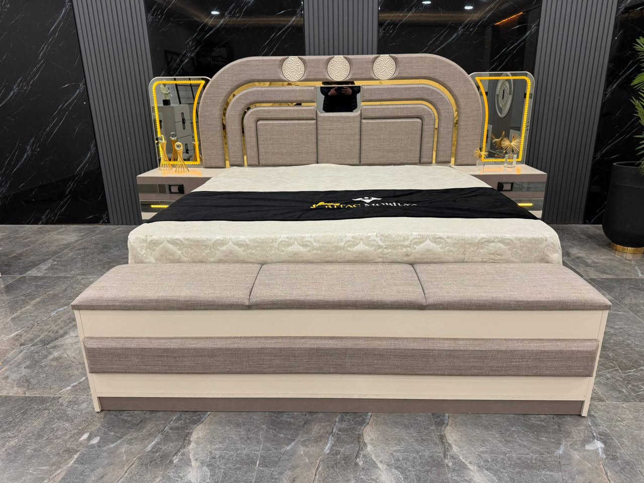 *موديل   باموك     المودرن*

*10 قطع*. 

*1- ضهر بلوك*

*2- برغي وچوي حديد*
  
*سرير مخزن جك*

*5- شغل درجه اولى*

•••       *السعر🔥 مليون و650🔥


**إذا كنت صاحب هذا الإعلان وتريد حذفه لأي سبب، رجاءا أرسل رسالة إلى الدعم الفني**