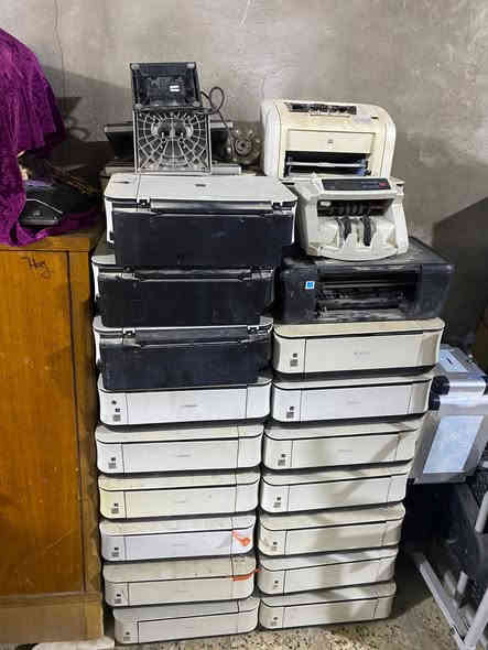 طابعات وأجهزة استنساخ كانون للبيع مال مزاد مكانه محافظة النجف الاشرف *********** ويوجد لابتوبات كميه الي يحب يتواصل عال رقم
