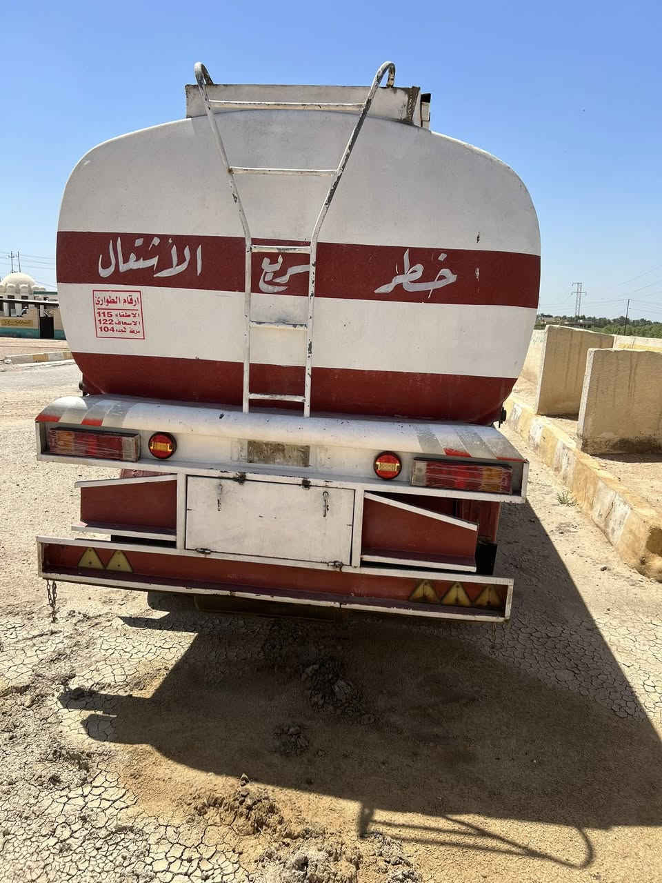 بطل صهريج للبيع نضيف جان يشتغل بلمحطة ومابيه اي خلل سعرة مناسب يرهم حته للماء معامل تايراته نضيفة وياه سبير سعر 30$ وبيه مجال الشراي يتصل ع رقم غير متواجد ع فيس الرقم 
***********

