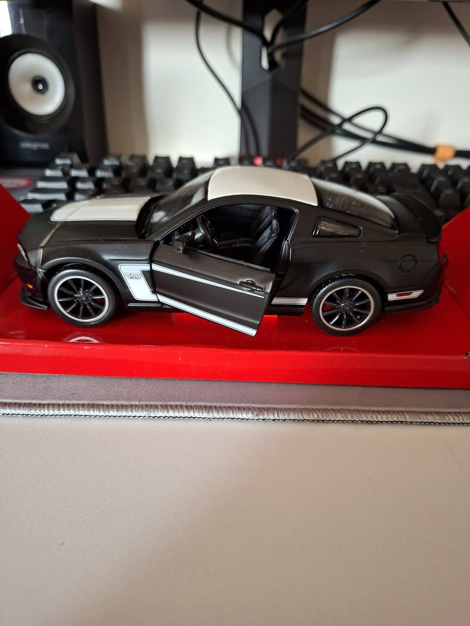 Ford Mustang Boss 302
Scale 24
Maisto


**إذا كنت صاحب هذا الإعلان وتريد حذفه لأي سبب، رجاءا أرسل رسالة إلى الدعم الفني**