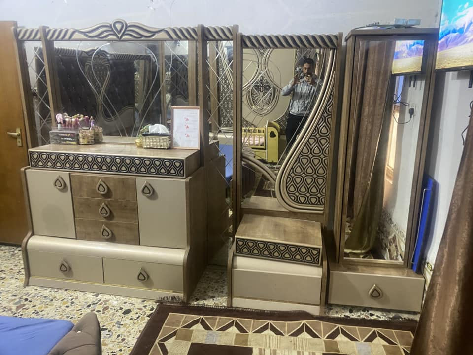 سلام عليكم غرفه نوم تركية مستعمله 8قطع 
نضافه مالته ٧٠٪؜
الرقم الاتصال ***********
