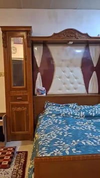 غرفة طابقين • ٦ أبواب • ملحق بابين