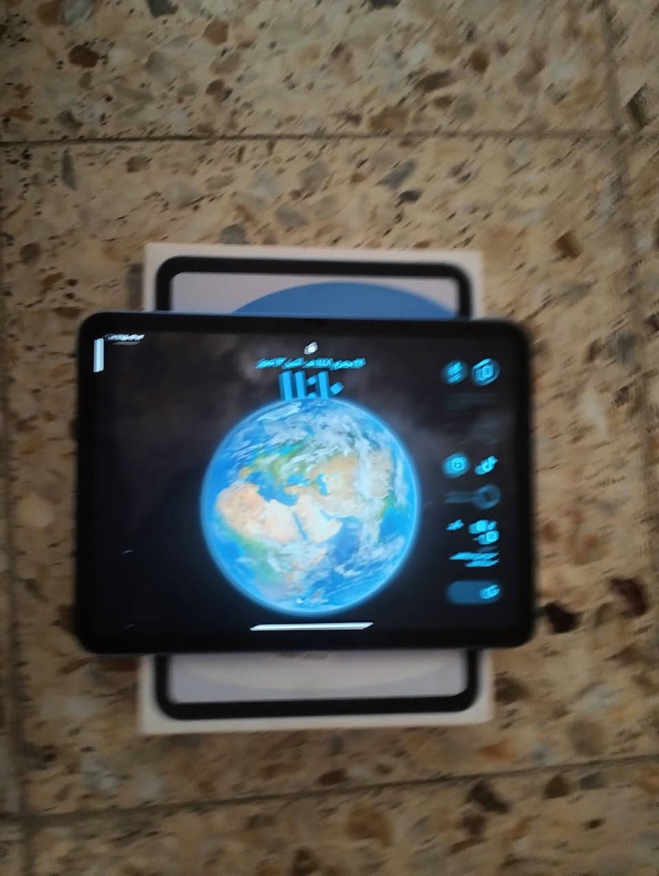 سلام عليكم ايباد 11 معالجA16 للبيع نضيف كلشي مابي قبل شهر من خذيته موجوده اامكاتبه كل ملحقاته ويا شاحنه هيه وراسه تجي تفحصه كدامك هوه ول سلاسه وقيمت المنتج اذا مو فول سلاسه مرجوع السعر علا هاذا الرقم  ***********💕
