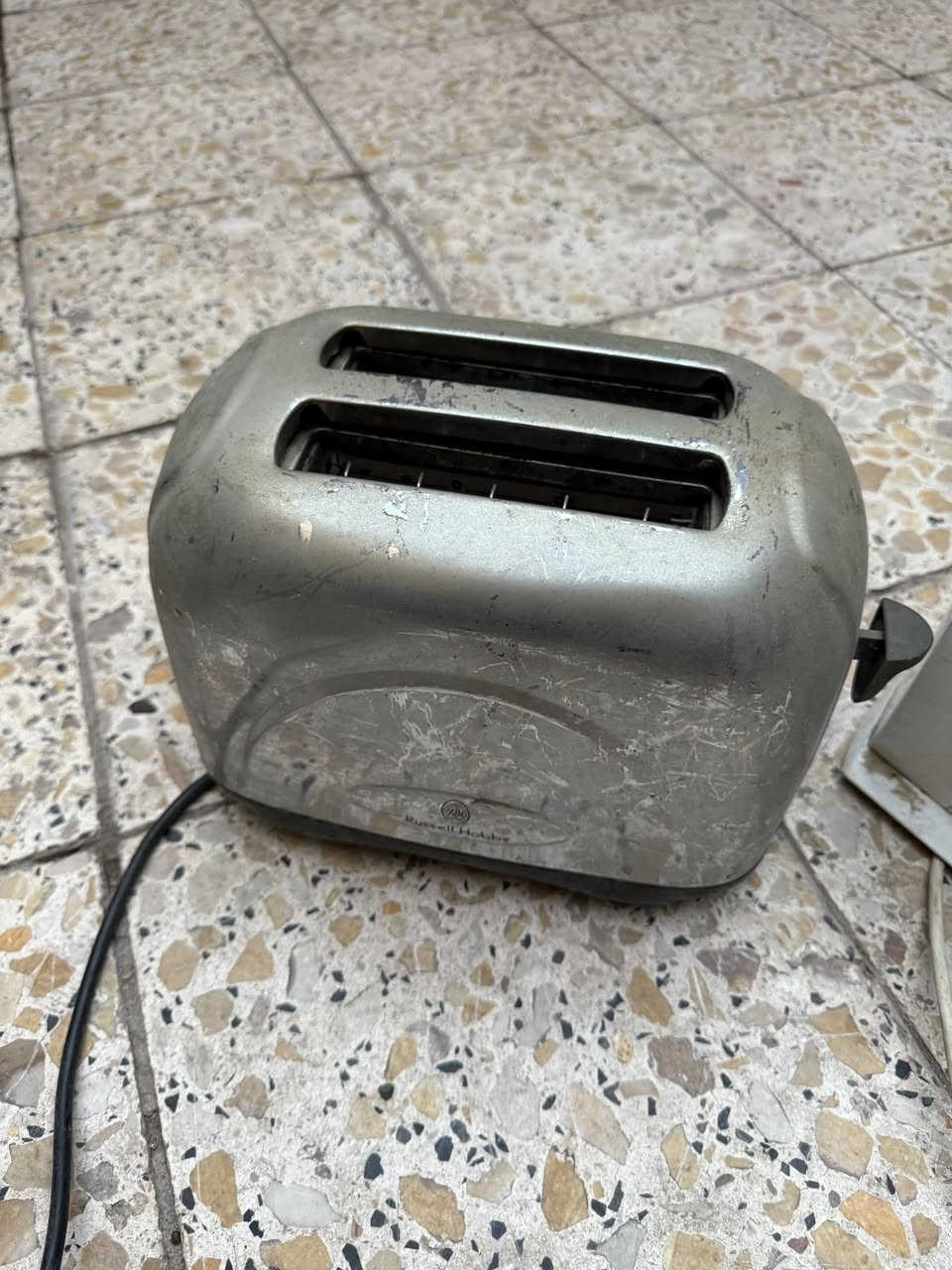 هذن غراض كلهن بسعر ٢٥،مكاني البصرة كزيزة،محمصات خبز عدد 2،فرن خبز كهربائي،طباخ غازي،قلاية كهربائية ،كلهن شغالات


**إذا كنت صاحب هذا الإعلان وتريد حذفه لأي سبب، رجاءا أرسل رسالة إلى الدعم الفني**