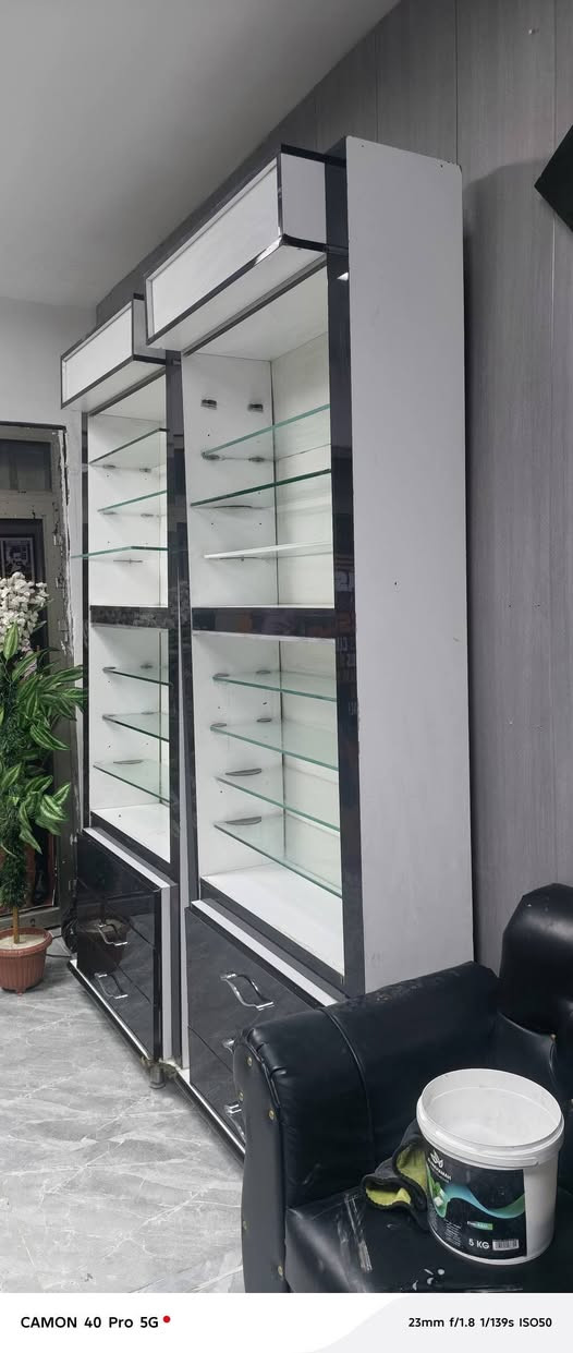 للبيع عدد 2
الارتفاع مترين ونص 
العرض متر 
العمق 30 س
السعر الوحده 100 وبيها مجال 
المكان بغداد 
***********
