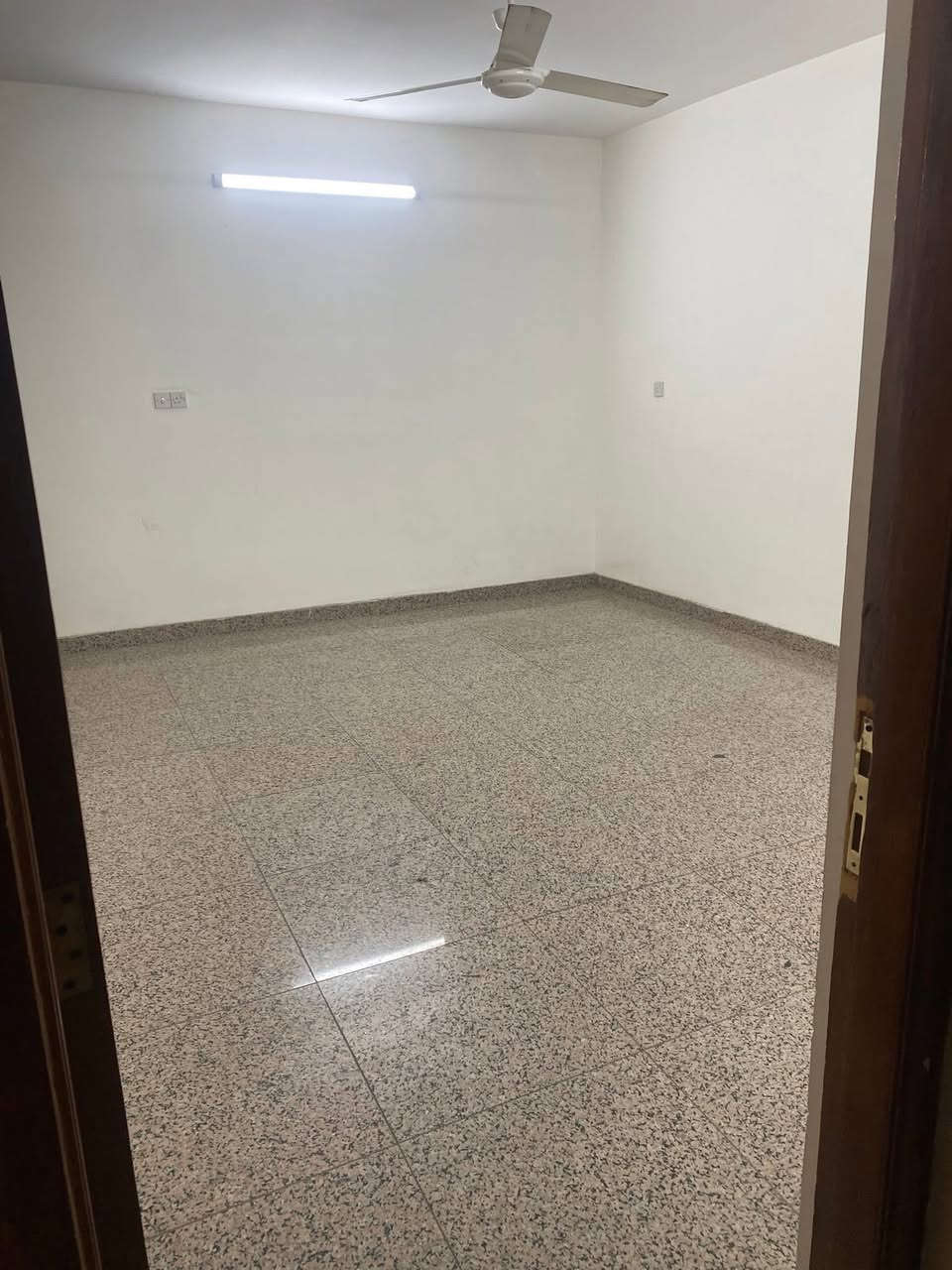 🏡 بيت مساحة 150م مجهز بسبالت وكاونتر للايجار
(عائلة او شركة)

📍المنصور/ حي العربي / قرب شارع ابو جعفر المنصور

🔸مجهز بكاونتر وسبالت

🔹يحتوي : كراج و أستقبال بمدخل مستقل ومطبخ بمدخل مستقل وصالة و4 غرف نوم وصحيات عدد 2 وبيتونه وسطح

تصويرة متوفر واتساب

للأستفسار واتساب او الاتصال ***********
