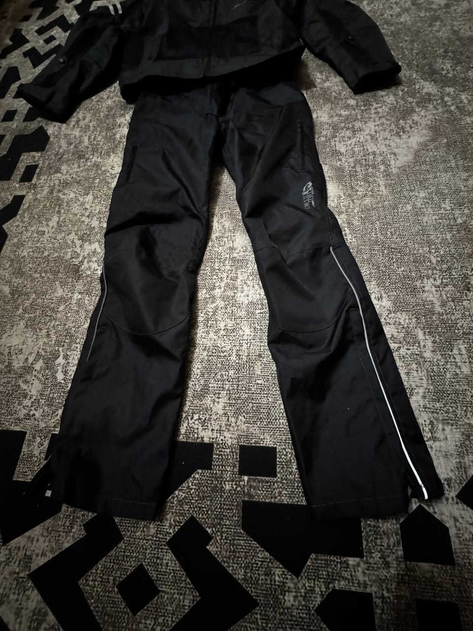 السلام عليكم يوجد بدله ماركه   مال دراجه بطح والثاني ستره مال رحاله كسارات منه وبيه  والسعر اتصل***********  العنوان بغداد
