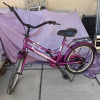 بايسكل بناتي للبيع كامل مكمل ما بي اي شي كله مضبوط تجي وتفصح بعينك حجم...