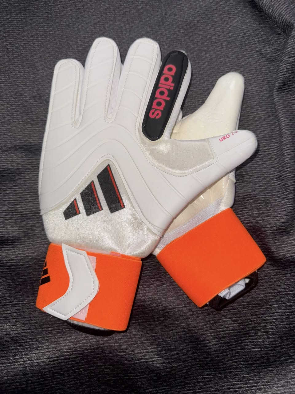 كف حارس خامته كلش راقيه يجي قياسات من 8 لل 10 سعر القطعه ب 25 الف ويه التوصيل للحجز و الاستفسار التواصل مع الرقم *********** واتساب أو مراسله الصفحه
