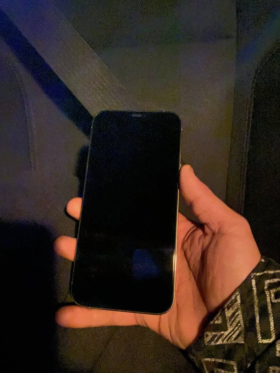 12برو ماكس ذاكره 128 بطاريه 76سعر 275مكاني بغداد شعب ***********
