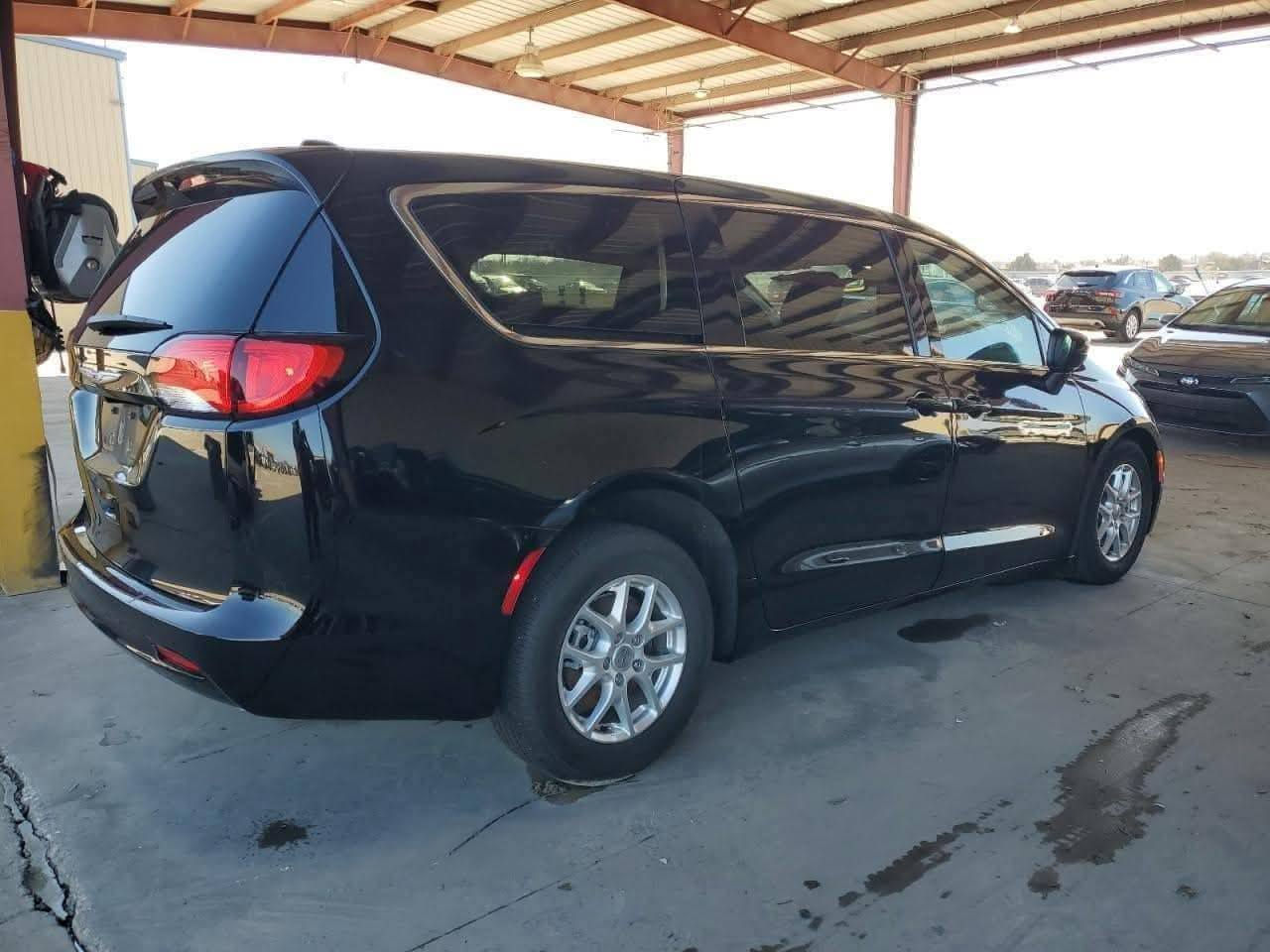 كرايسر 24 ضرر جاملغ وتصليح باب سائق فقط بدون رقم مكاني الديوانيه السعر 220 ورقه بيع او مرواس ***********
