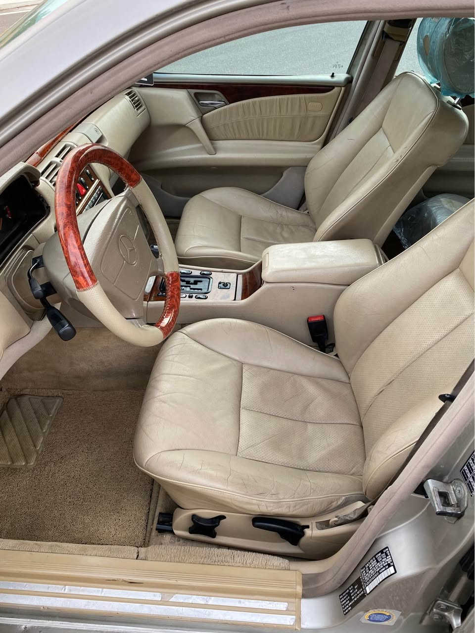 مارسيدس عفريت ساق. موديلي ١٩٩٩ فول مواسةفات مةكينةي شةش پستؤني فية مةرغوبة حيزام بوياخة لةسةر ساقي هةمو گياني بةشةرت  ناوزةردة جلدة سلايتة فول مواسةفات*********** كالار, السليمانية
