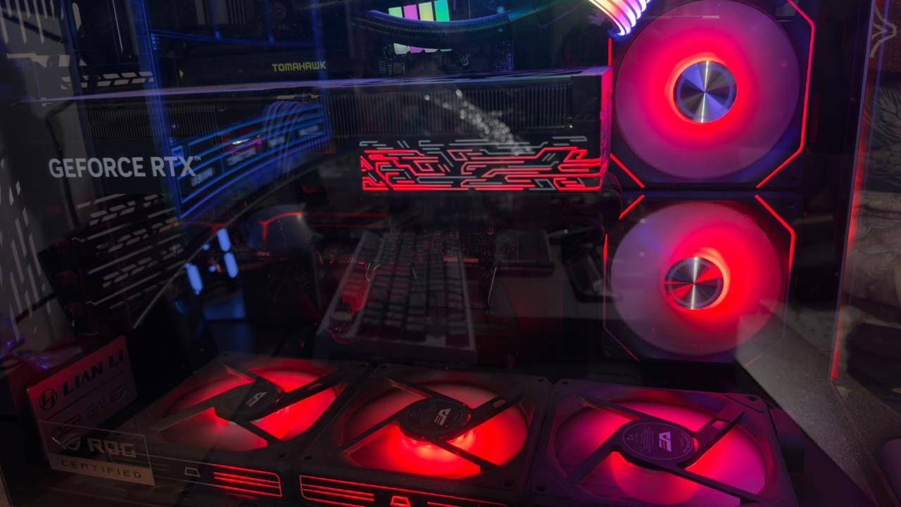Gaming PC For Sale
مرحبا للجميع
للبيع بسعر مناسب جداً
مواصفات التجميعة الكيس فقط
⬇️⬇️⬇️
CPU: Ryzen 9 7900X3D
GPU: Galax 5070TI OC 3 Fan
Motherboard: MSI X870 Tomahawk
Storage: Lexar M.2 NM790 4TB
RAM: T-Force DDR5 64GB PCLE5 
Cooler: Deepcool LT720 360mm
Fan: 9 Fan Dark Flash RGB
Power Supply: MSI Mag A850GL
Case: Lian Li ROG O11 Dynamic XL
RGB Light: Lian li Strimer Plus V2
⬇️⬇️⬇️
السعر 3,750,000
ثلاث ملايين و ٧٥٠ الف دينار
⬇️⬇️⬇️
للتواصل على الرقم
***********
