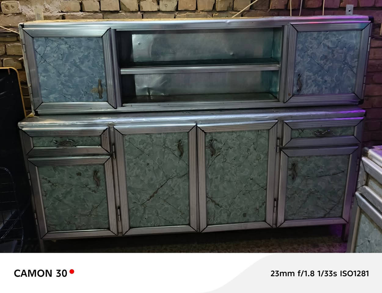 سلام عليكم كاونتر للبيع ٣ قطع داخل كله بليت طبقتين تكمه باب اول ٢٥٠ وبيه مجال مكاني حي التراث قرب جامع البستاني الاستفسار على الرقم ‏‪***********‬‏
