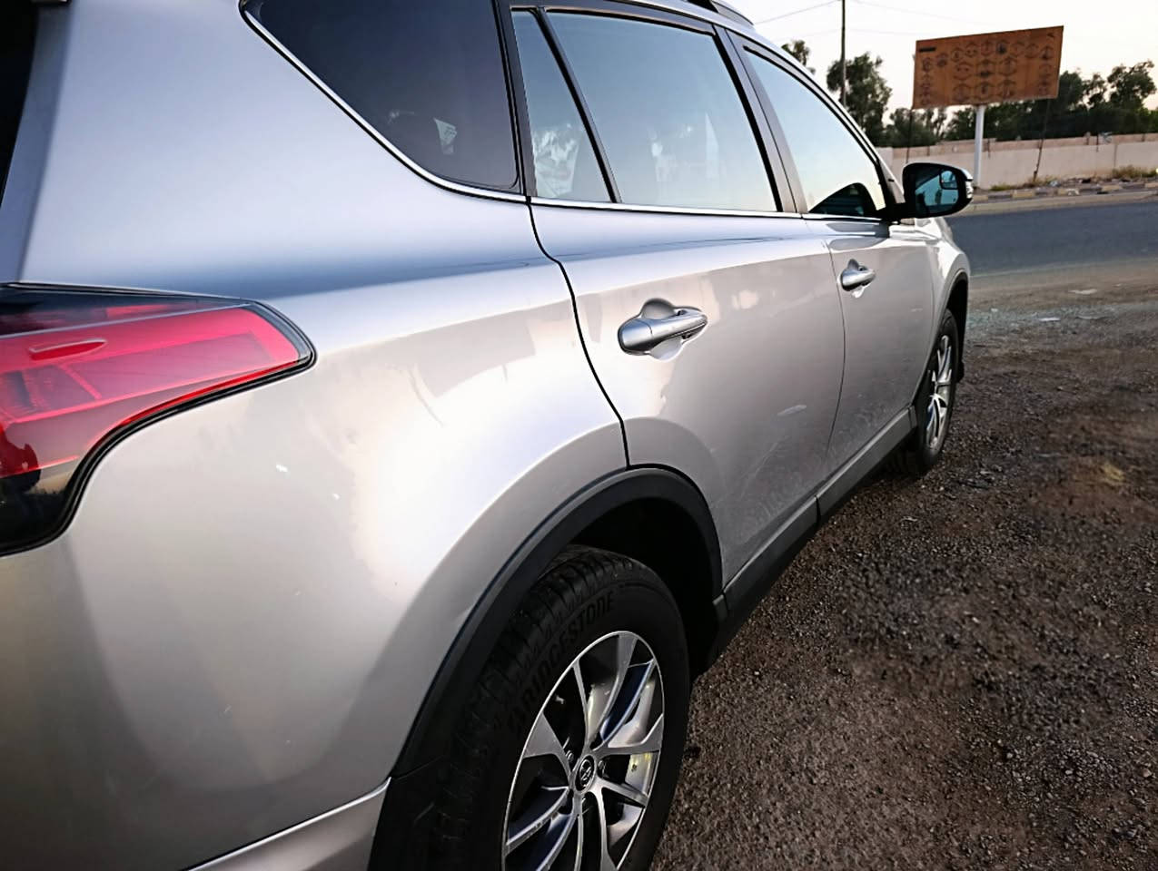 راف فور موديل 17 كندي
رقم سليمانيه 
سنويه +رقم + هزه كله جديده
لون سلفر
 فئه le
رادار امامي 
ويل كب بلادي
كشنات تدفئه 
اشاير بل مري
ماشيه ١١٠
السياره حلوه مثل ماموضح بلصور
حادثه 
جاملغ وبنيد 
مكفوله من الشاصي
والسونار موجود 
مكاني بغداد العامريه 
***********
السعر 163ورقه
