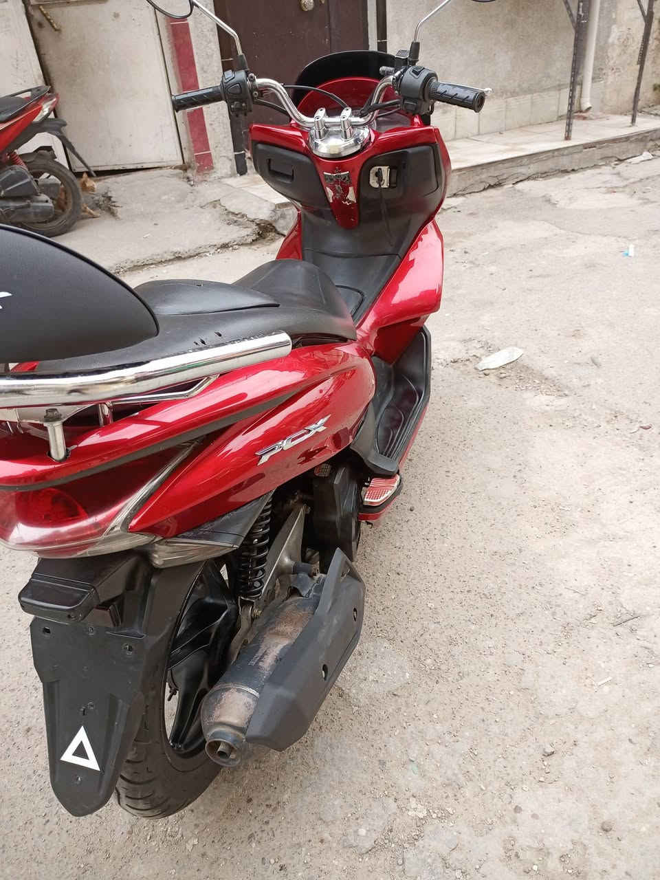 دراجه pcxجيل الاول دراجة مال رمبه مديل ١٦ حجم مكينه محرك 150
 ياباني الاصلي دراجه كامله  ستان كهربائي حساس ازدحام دراجه جديده مكينه لوك حساس زدحام شلعه معدل خير من الله دراجه تتعب تكول جديده مال جناي المكان بغداد الكرخ دراجة مكفوله اي نقص مابيه السعرمليون 450الف الاتصال على الرقم***********
