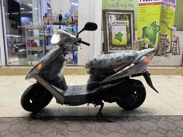 للبيع متور، ماكس سرعة 140 نضيف محرك طلقة كهربائيات كامل شغال حساسات شغالة  السعر 425الف فية مجال رقم التلفون *********** فية واتساب العنوان شارع 60 منطقة شورش
