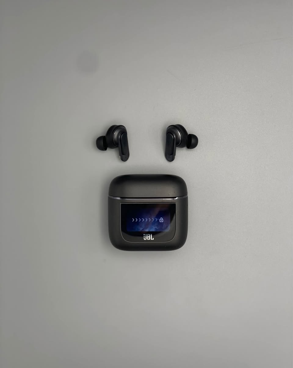 JBL Tour Pro 2 – سماعات لاسلكية ذكية مع شاشة

(بدون بوكس)

🔹 نوع الاتصال: Bluetooth 5.3 لاتصال ثابت وسريع 📶
🔹 الصوت: JBL Pro Sound بصوت غني وواضح مع Bass قوي 🎶
🔹 عزل الضوضاء: Adaptive Noise Cancelling مع Smart Ambient 🔇
🔹 العلبة الذكية: شاشة لمس مدمجة للتحكم بالموسيقى، المكالمات، والإعدادات بدون هاتف 🖥️
🔹 المكالمات: 6 مايكروفونات مع تقنية عزل الضوضاء لمكالمات فائقة الوضوح 📞
🔹 البطارية: حتى 10 ساعات تشغيل + 30 ساعة مع العلبة 🔋
🔹 الراحة: تصميم مريح مع عدة أحجام من الـ Ear Tips 👂
🔹 التوافق: Android و iOS مع تطبيق JBL Headphones 📱

السعر : 195 الف

خدمة توصيل 🚚 لكافة أنحاء العراق 🇮🇶 بغداد, العراق


**إذا كنت صاحب هذا الإعلان وتريد حذفه لأي سبب، رجاءا أرسل رسالة إلى الدعم الفني**