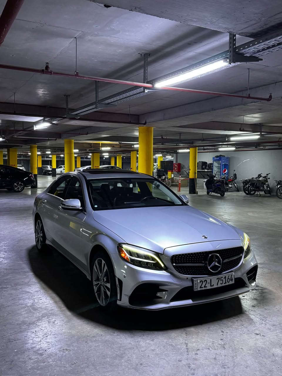 Mercedes-Benz C300 4MATIC | 2020

* محرك 2.0 Turbo
* الممشى: 58,000 كم
* نظام الدفع 4MATIC
* فتحة سقف (Sunroof)
* نظام صوت Burmester
* إضاءة داخلية متعددة الألوان (Ambient Lighting)
* تدفئة للمقاعد

ملاحظات:

* صبغ جاملغ أمامي وخلفي.
* بدون أرباك.

السعر المطلوب: 245 ورقة، ويوجد مجال للتفاوض.

للاستفسار: ***********
التواصل عبر واتساب فقط أربيل, العراق
