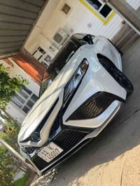 للبيع تويوتا كامري هايبرد موديل 2023 فول مواصفات XSE ماعدا الفتحة شاشة...