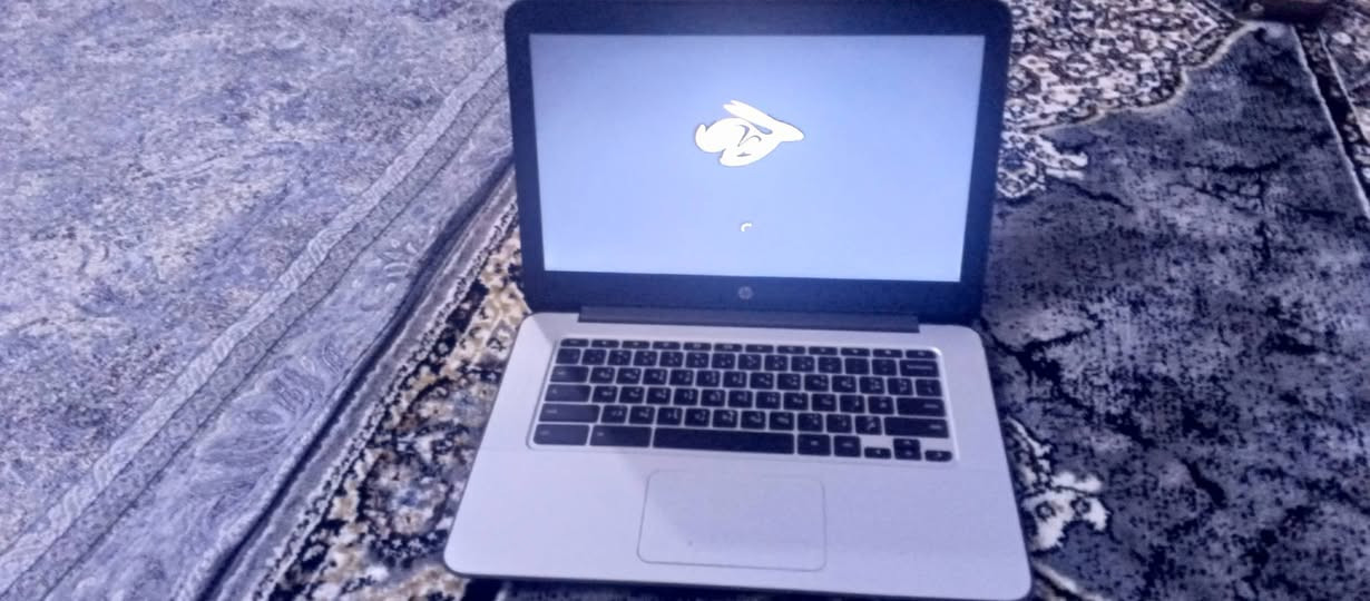 سلام عليكم ورحمه الله وبركاته
لابتوب شركه hp
لون سلفر 
الجهاز مخصص للبرامج التدريسيه والتعليميه وبرامج التواصل الاجتماعي ويوتيوب وتصفح الانترنيت وأصحاب المكاتب الطباعيه 
حجم الابتوب lnches14
الذاكره 16GB قابله الزياده عن طريق رام خارجي او هارد خارجي 
الرام 4GB
بطاريه 10000ملي امبير يعني 4ساعات 
الكيبورد عربي انكليزي 
يحتوي على منفذ usp عدد 3
يحتوي على منفذ hdmi لربط الابتوب على التلفاز
يحتوي على منفذ للرام ومنفذ هيدفون اوكس 
64BIT
الصنع شركه hp امريكي 
يحتوي على دبل سبيكر واضح جدا 
الملحقات شاحنه اصليه + موس اصلي فقط


**إذا كنت صاحب هذا الإعلان وتريد حذفه لأي سبب، رجاءا أرسل رسالة إلى الدعم الفني**