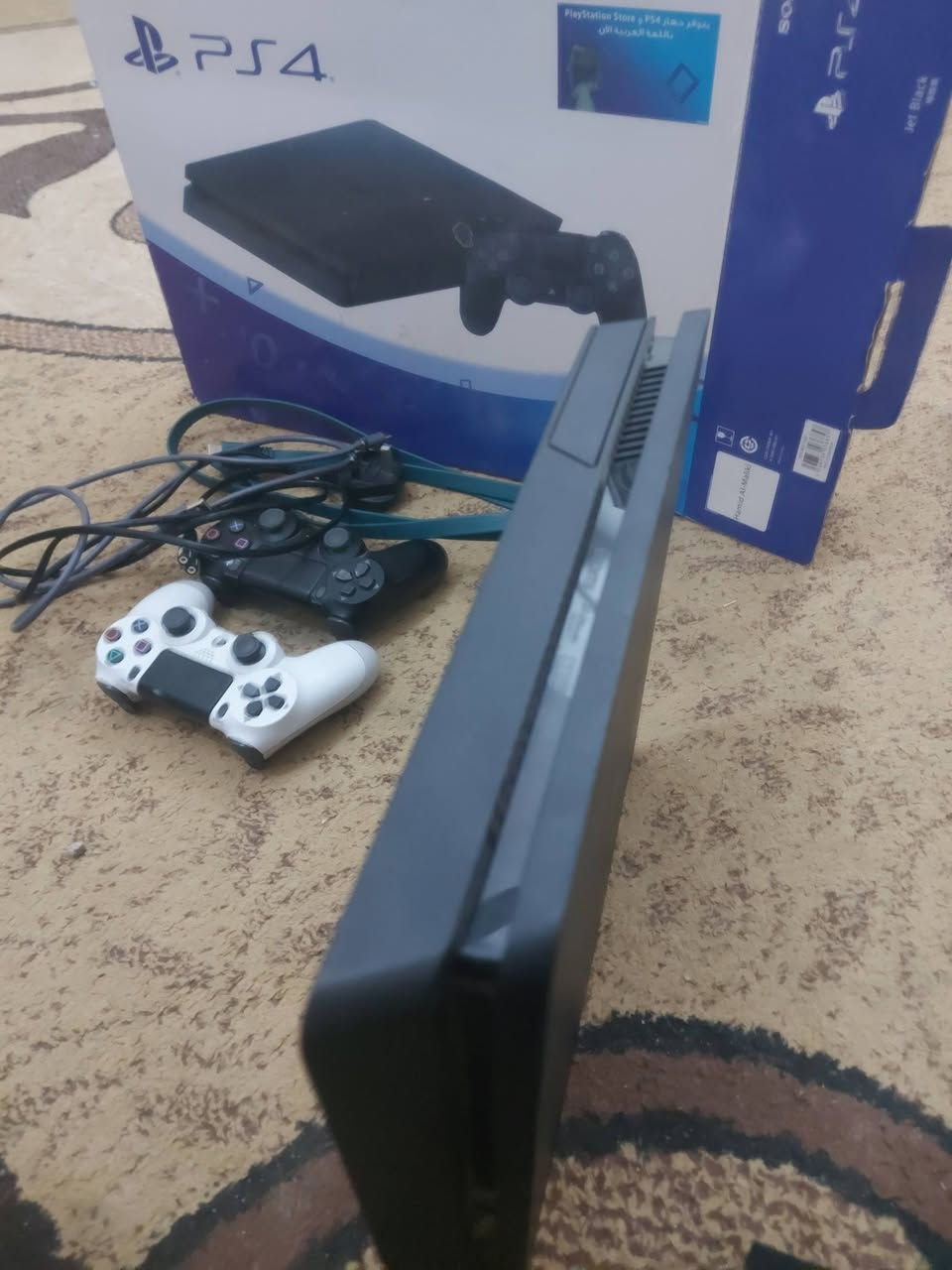 السلام عليكم بلي فور سلم ذاكره  512 مهكر قرص نضام 12 بلي اخو الجديد تجي تأخذه عل فحص جويستك عدد 2 السوده اصلي والبيضاء تجاري كامل ملحقات كارتونه وكيبلات العنوان الفلوجة حي الشهداء السعر 290 وبي مجال مكلف بل نشر للتواصل ***********
