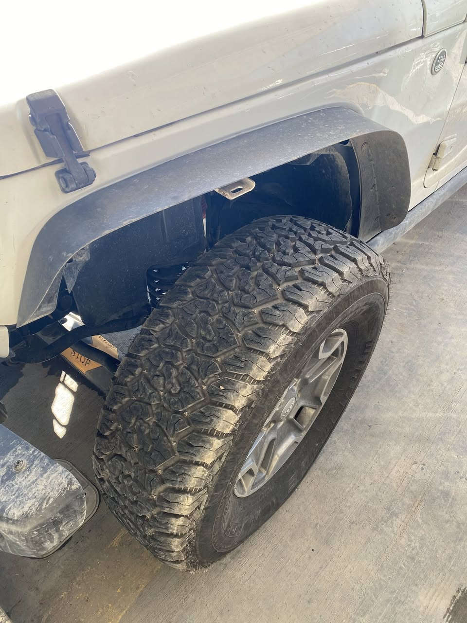 متوفر فندرات حديد نظيفات ١٠٠ الف 
دعامية امامية بلادية ١٥٠ الف 
جك  
دوسات 
دبلات
براكيت 
***********
