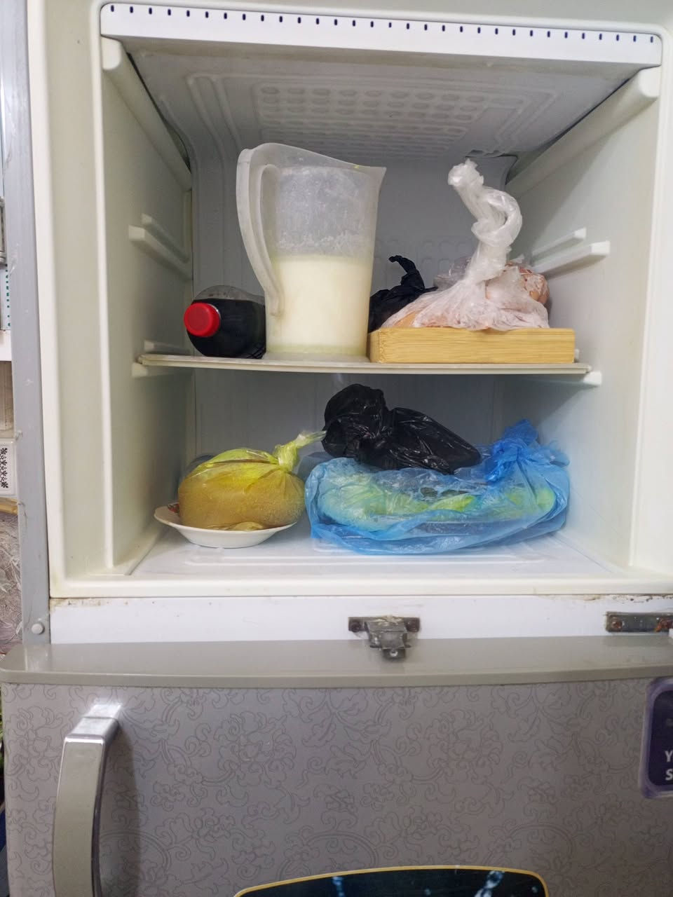 سلام عليكم ثلاجه للبيع سعر 175رقم الهاتف ***********
