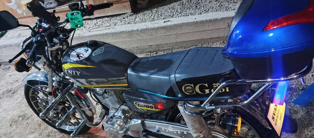 السلام عليكم دراجه البيع محرك 200CG محرك  مى  مفتوح بيه برقي رقم الهاتف***********
