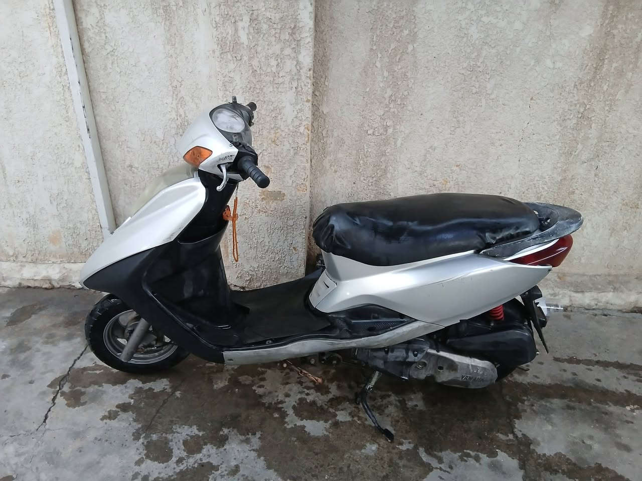 سلام عليكم من رخصة الدمن
بريز نوزل نضيفة نكرة سلف ١٤٠ لايت زنون نقوصات بصيطة مكاني البياع حي العامل السعر ٤٠٠ وبيها مجال بصيط

*********** مامتواجد عل نت
