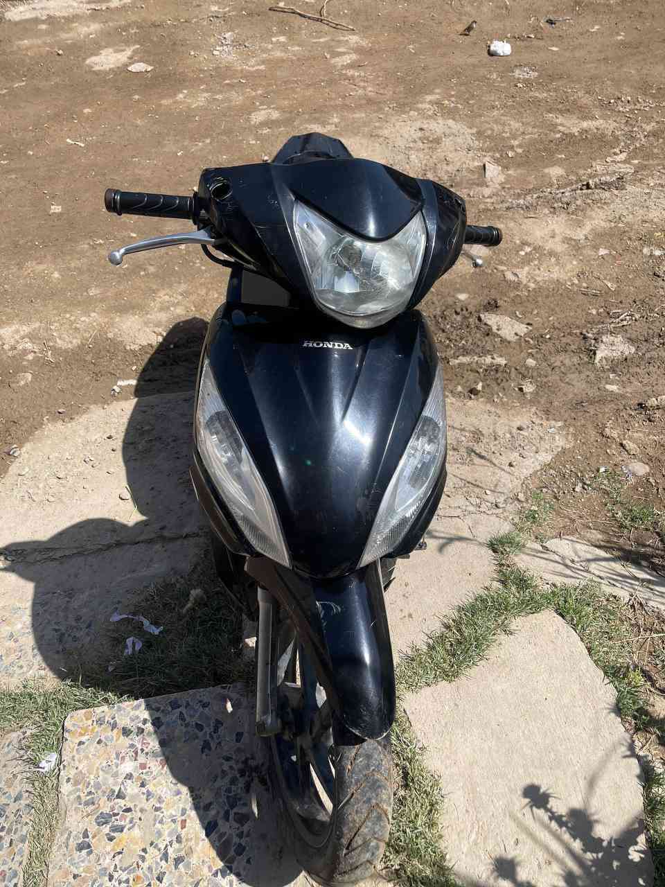 هوندا ياباني فرخ pcx دراجة جاهزة مابيهة نقص فقط بريك خلفي القمجي فلت
السعر ٦٥٠ وبيها مجال قليل مكاني بغداد التواصل ***********
