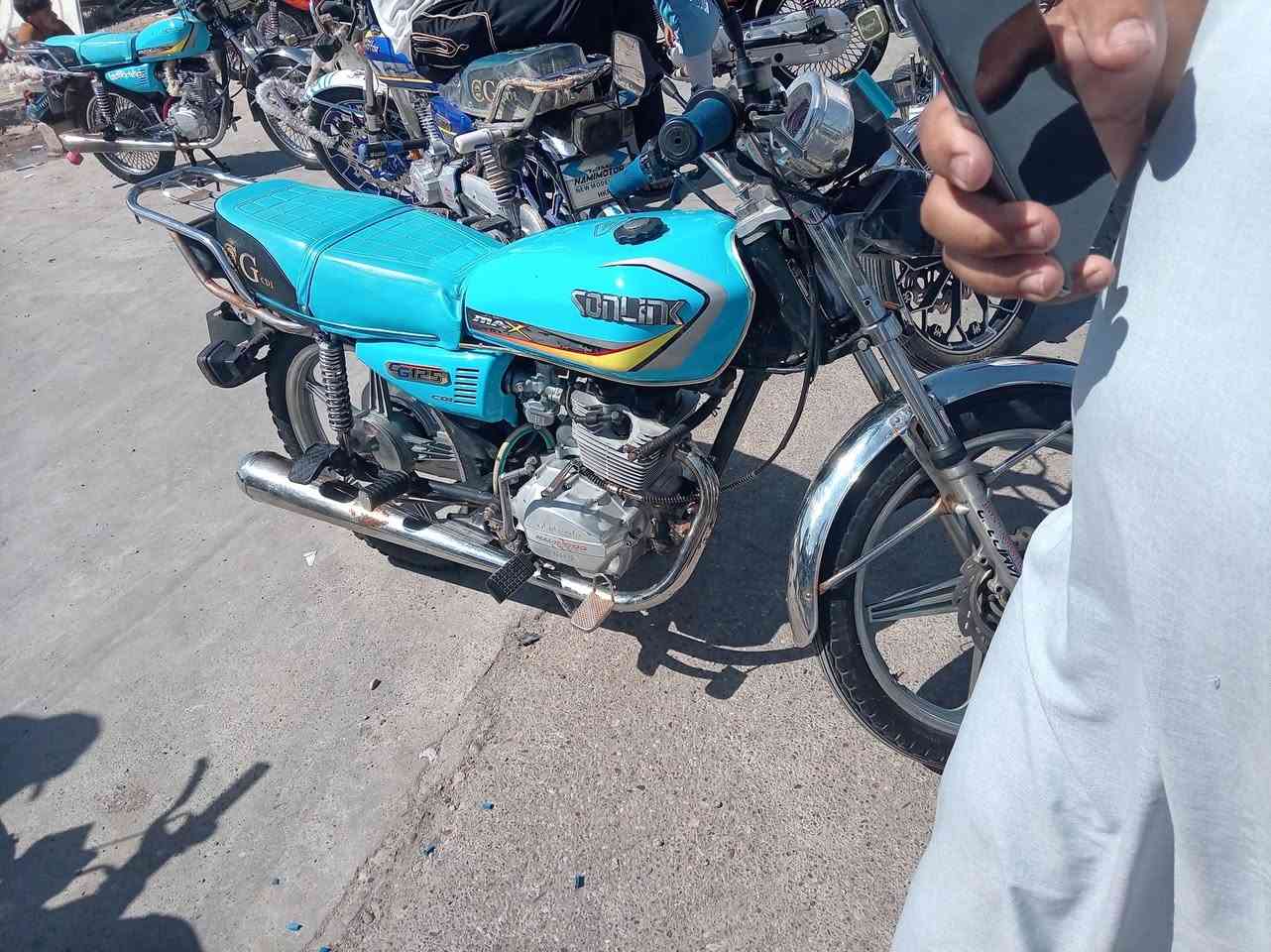 اسلام عليكم موطور للبيع محرك مفتوح الحجم 150 كهربيات سلف اشاير شغاله السعر 350وبيه مجال ***********
