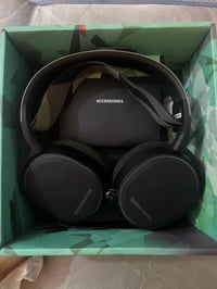 شباب  عندي سماعة للبيع ال   steelseries arctis 7  الغنية عن التعريف  س...