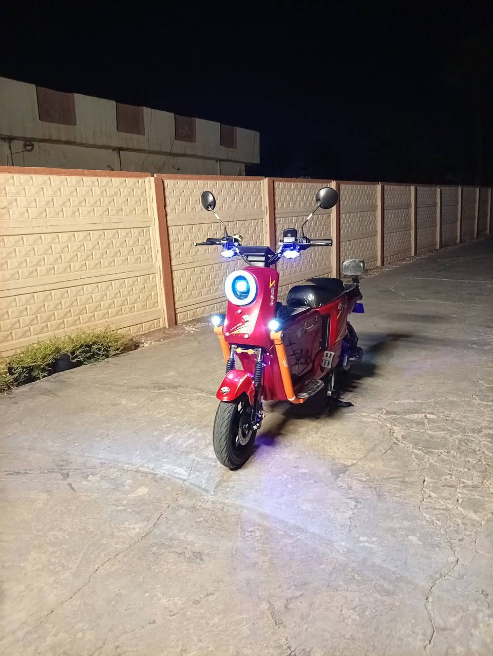 دراجه شحن X900PRO  البيع الدراجه حيل نضيفه مابيه اي نواقص مستعمله شي قليل  الملف 2000  خمسه باتري.   السعر 575 وبيه مجال  الستفسار (***********)
